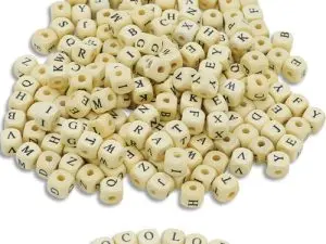 PERLE BOIS OCOLOR FORME CARREE 1CM IMPRIMEE ALPHABET  COLORIS NATUREL LOT DE 440    PERLES